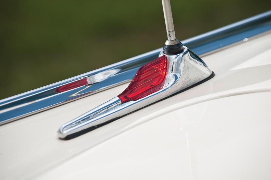  Ford Fairlane Crown Victoria Skyliner 1955 года  (фото 24 из 36)